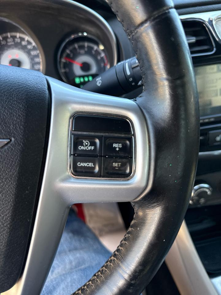 Chrysler 200 2dr Conv Limited 2011