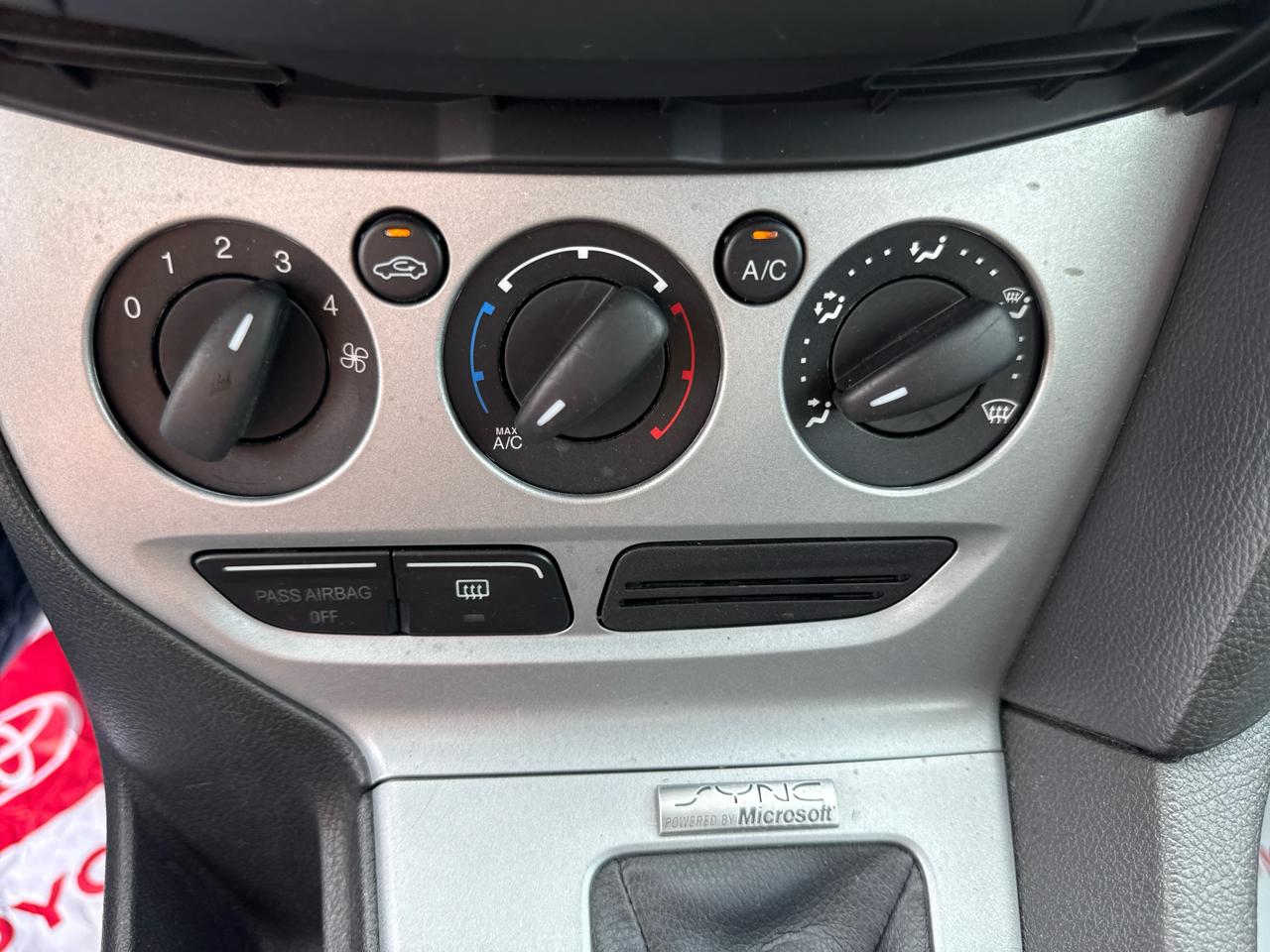Ford Focus 5dr HB SE 2012