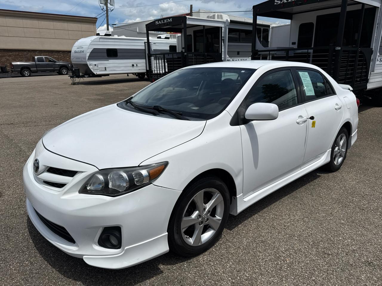 Toyota Corolla 4dr Sdn Auto LE Special Edition (Natl) 2013