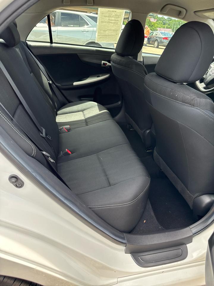 Toyota Corolla 4dr Sdn Auto LE Special Edition (Natl) 2013