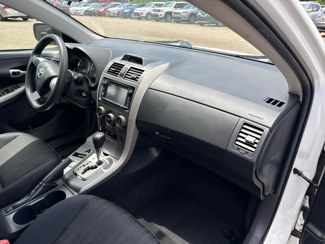 Toyota Corolla 4dr Sdn Auto LE Special Edition (Natl) 2013