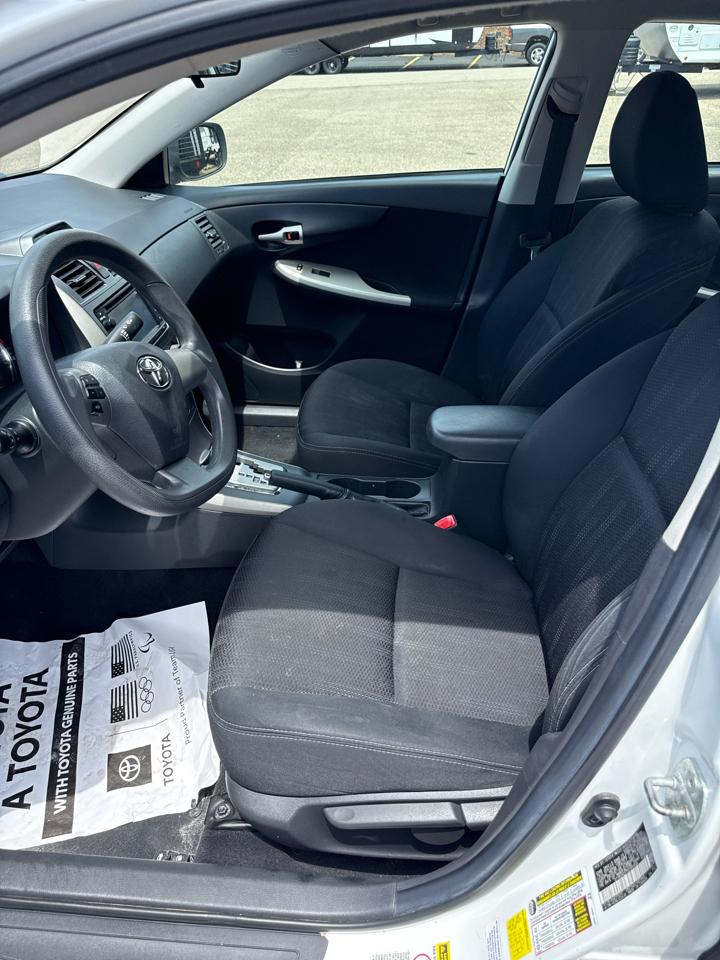 Toyota Corolla 4dr Sdn Auto LE Special Edition (Natl) 2013