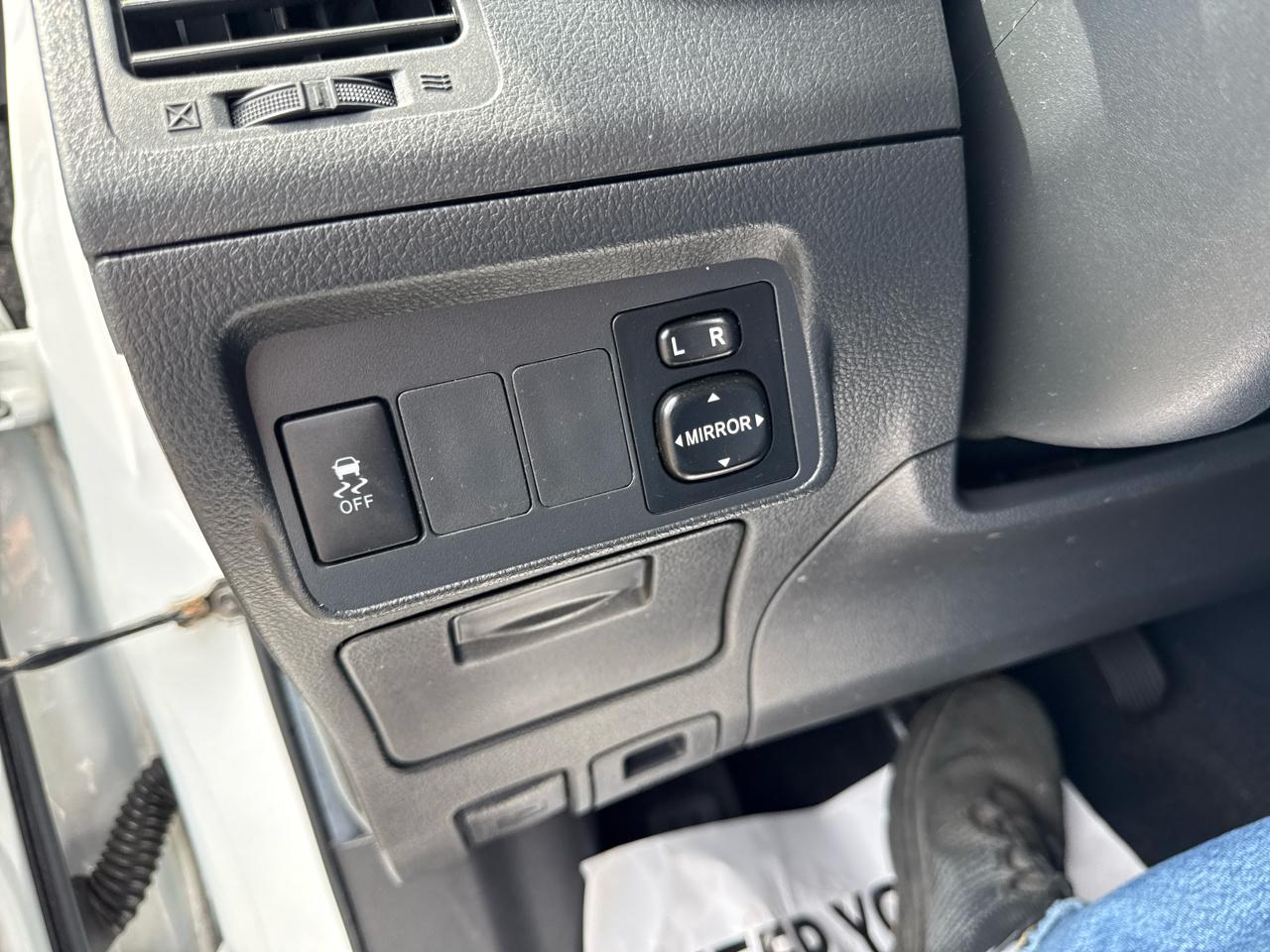 Toyota Corolla 4dr Sdn Auto LE Special Edition (Natl) 2013