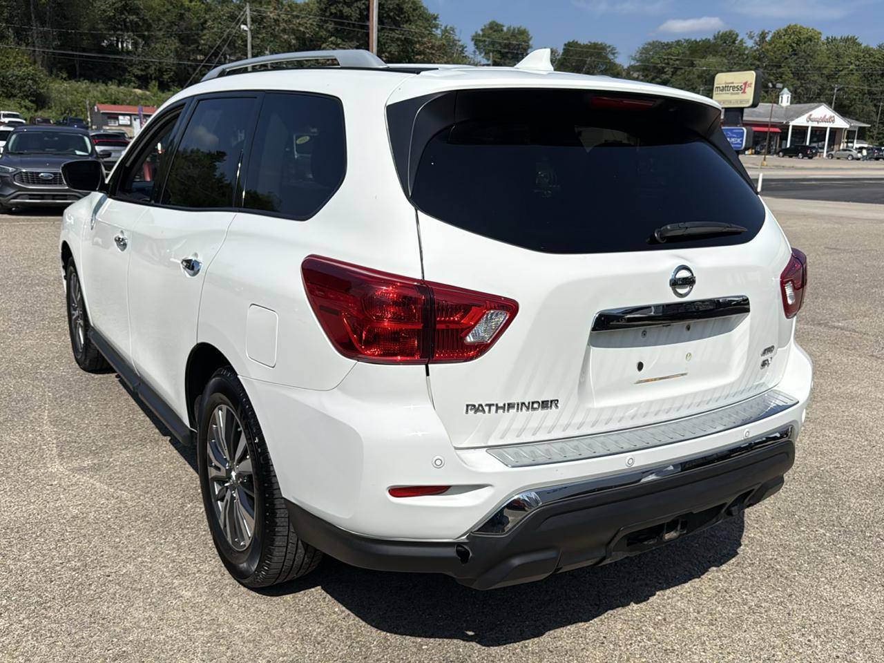 Nissan Pathfinder 4x4 SV 2019