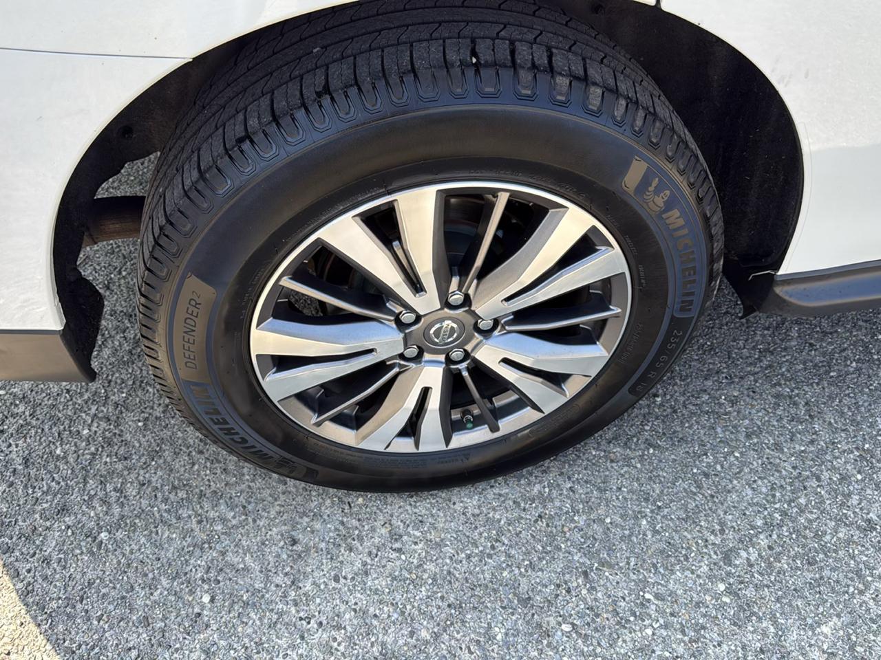 Nissan Pathfinder 4x4 SV 2019