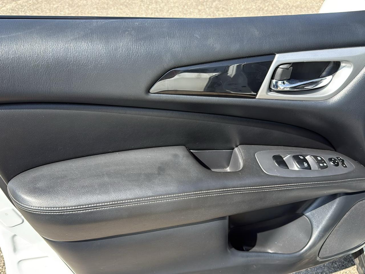 Nissan Pathfinder 4x4 SV 2019