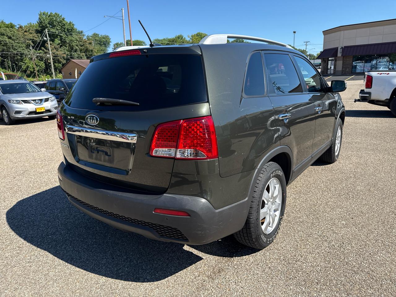 Kia Sorento 2WD 4dr I4 LX 2011