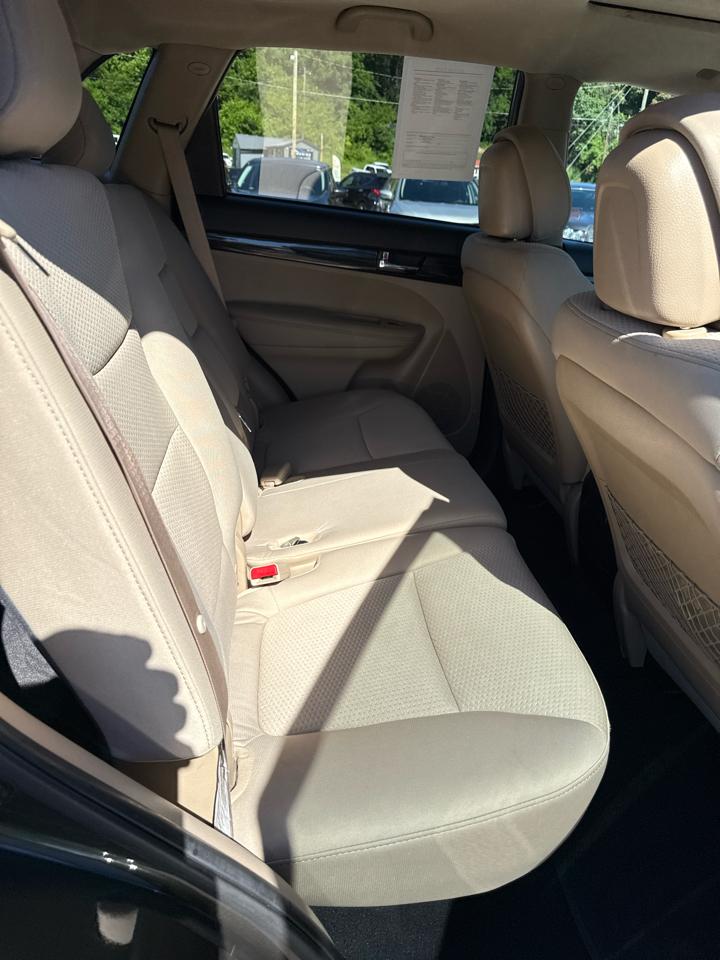 Kia Sorento 2WD 4dr I4 LX 2011