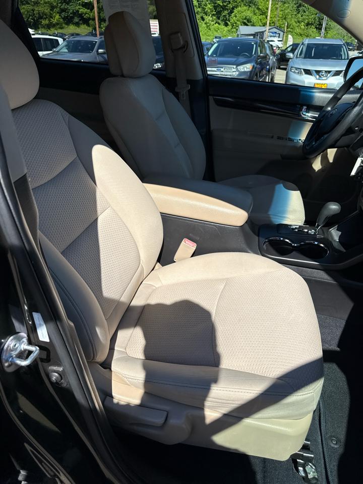 Kia Sorento 2WD 4dr I4 LX 2011