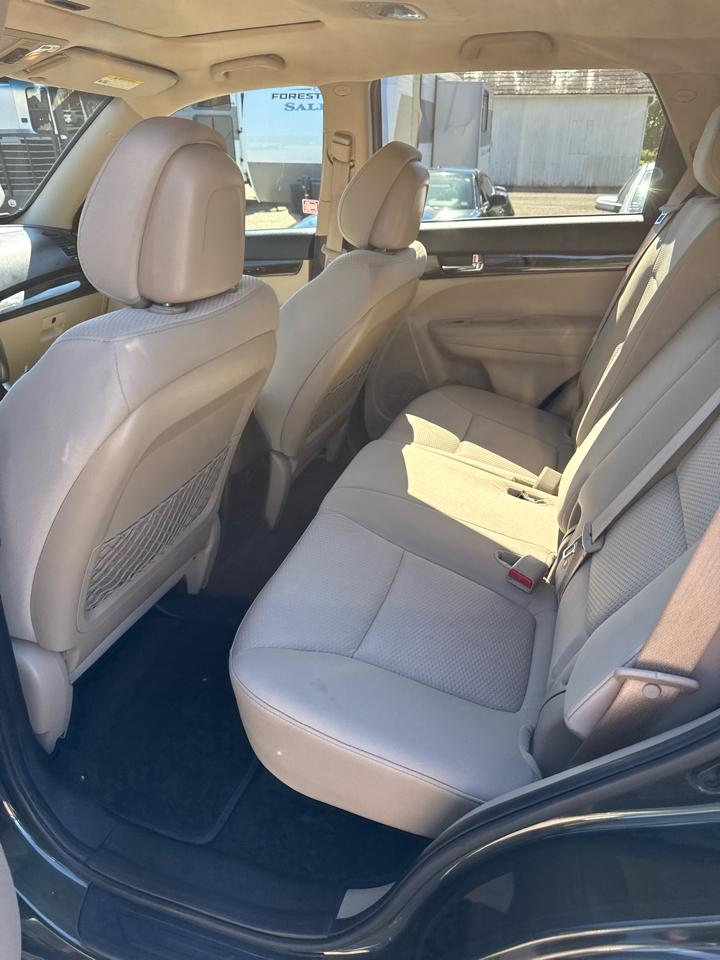 Kia Sorento 2WD 4dr I4 LX 2011