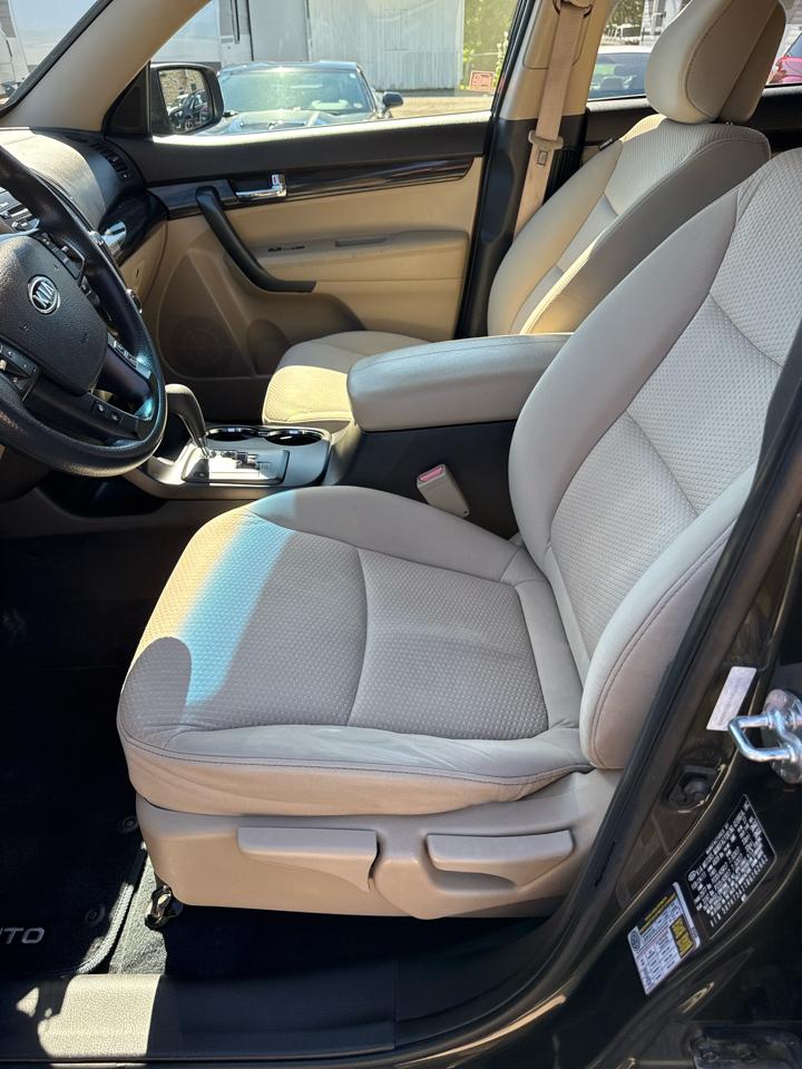 Kia Sorento 2WD 4dr I4 LX 2011