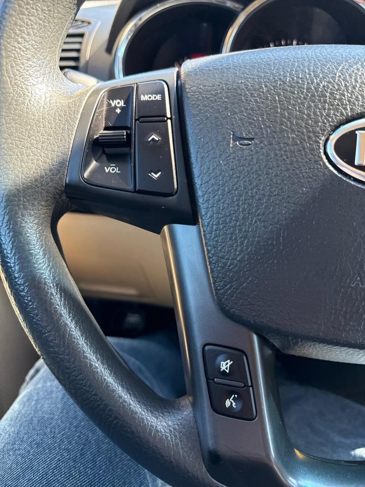 Kia Sorento 2WD 4dr I4 LX 2011