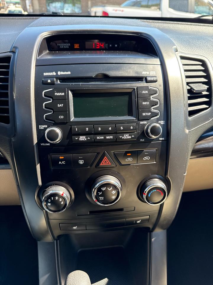 Kia Sorento 2WD 4dr I4 LX 2011