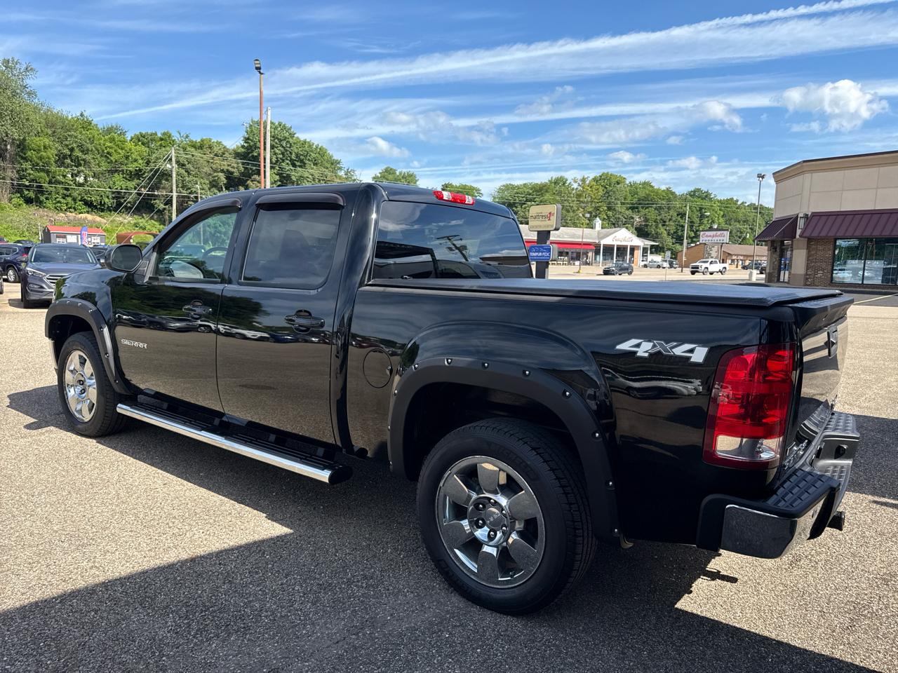 GMC Sierra 1500 4WD Crew Cab 143.5" SLT 2011