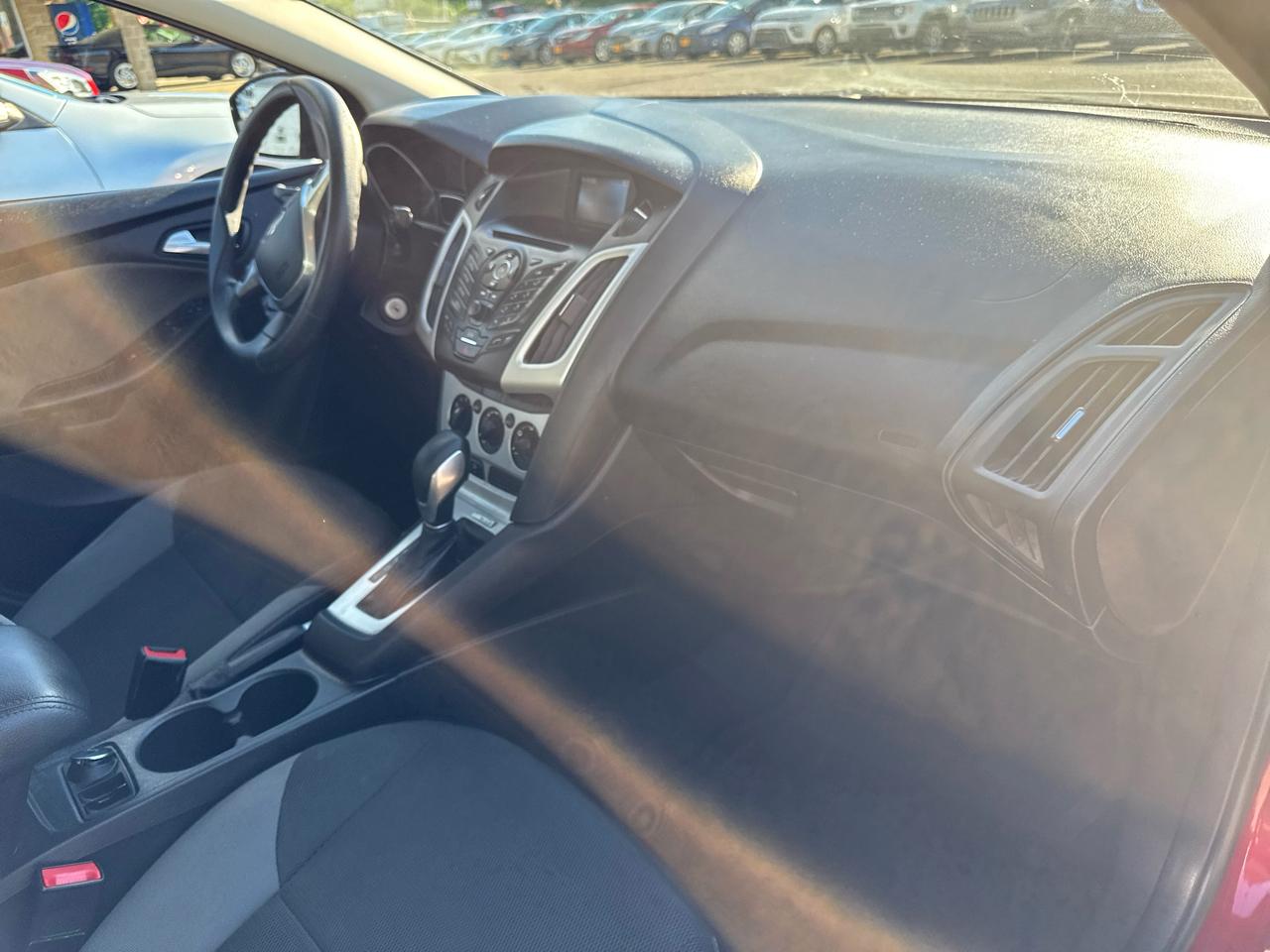 Ford Focus 4dr Sdn SE 2014