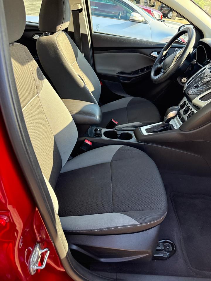 Ford Focus 4dr Sdn SE 2014