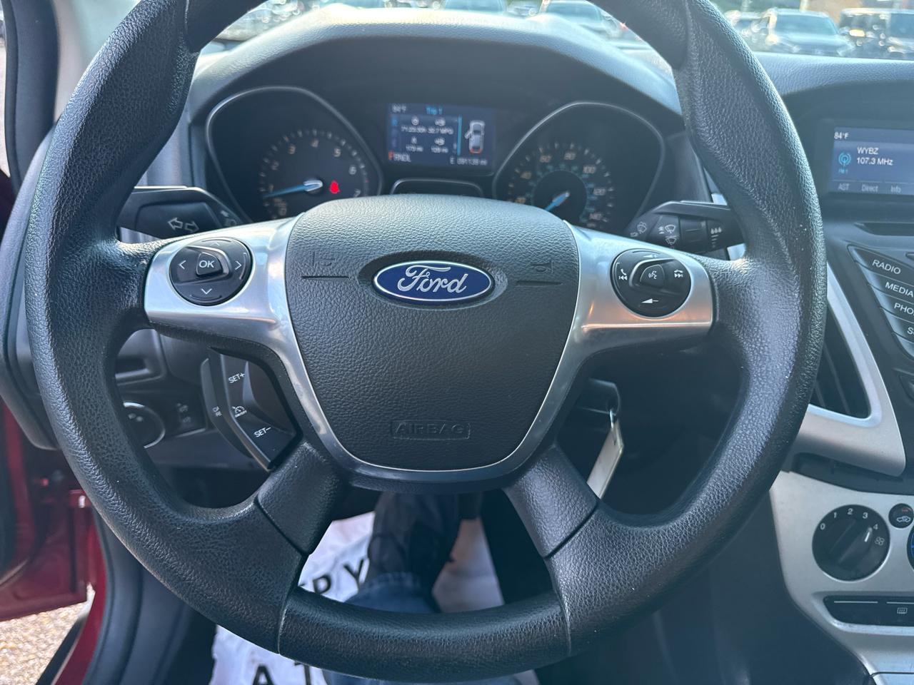 Ford Focus 4dr Sdn SE 2014