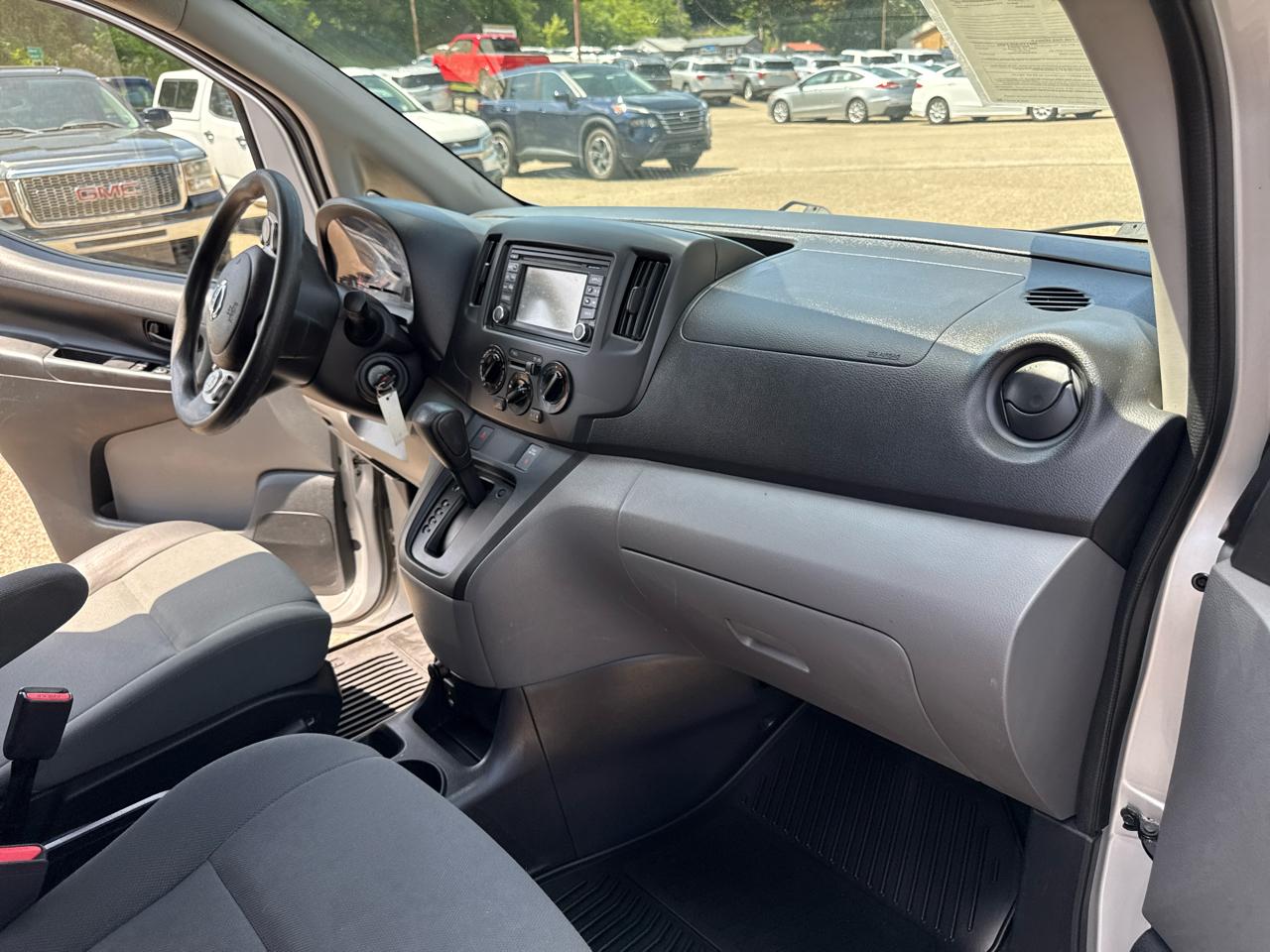 Nissan NV200 Compact Cargo I4 SV 2017