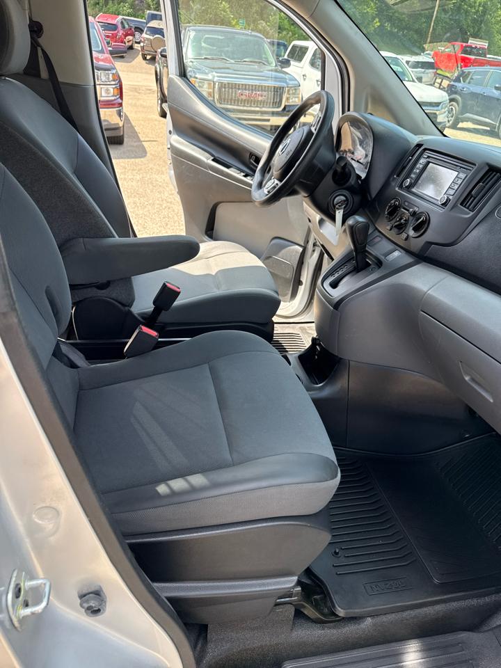 Nissan NV200 Compact Cargo I4 SV 2017
