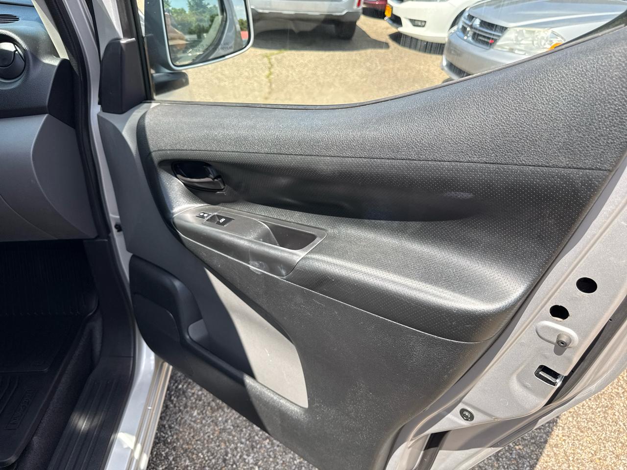 Nissan NV200 Compact Cargo I4 SV 2017