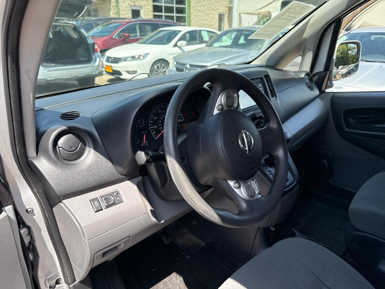 Nissan NV200 Compact Cargo I4 SV 2017