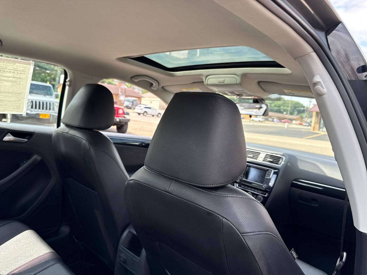 Volkswagen Jetta 1.8T SEL Auto 2017