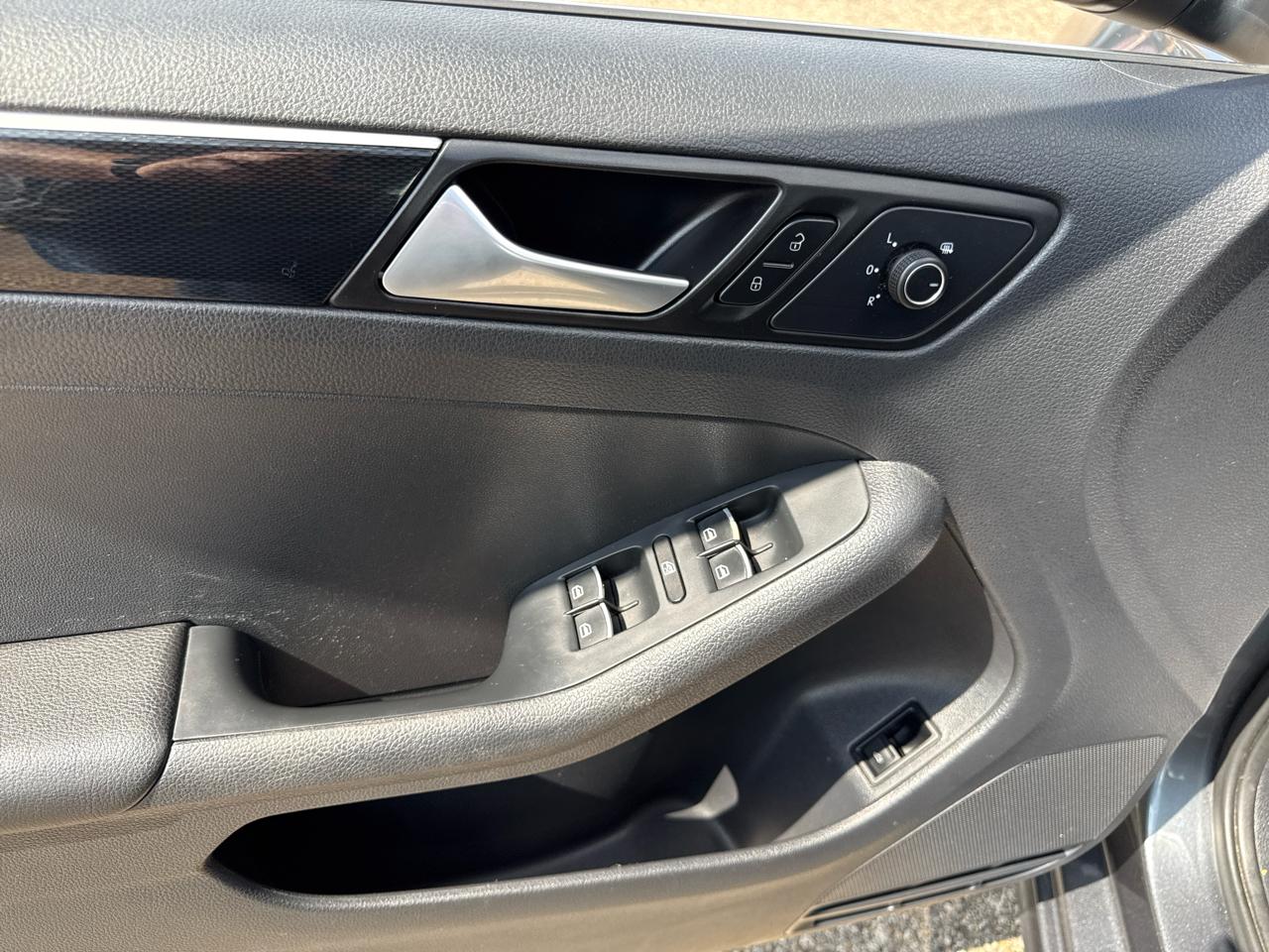 Volkswagen Jetta 1.8T SEL Auto 2017