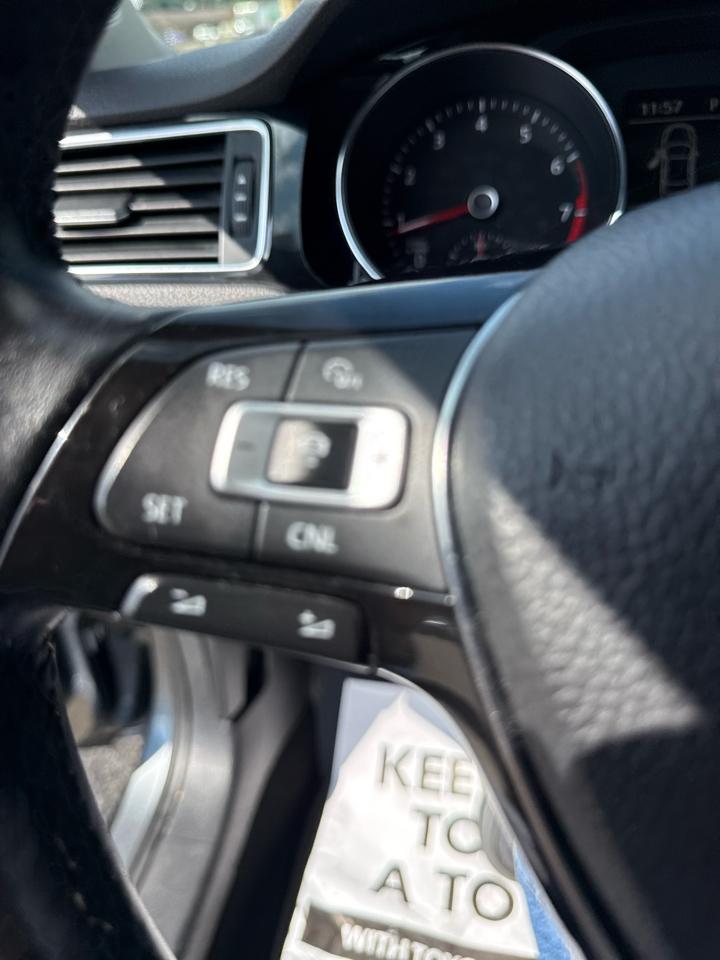 Volkswagen Jetta 1.8T SEL Auto 2017