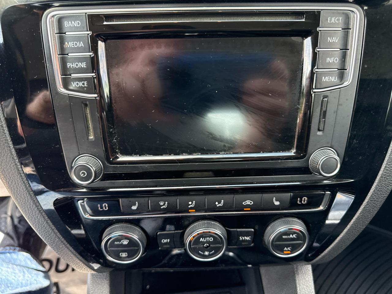 Volkswagen Jetta 1.8T SEL Auto 2017
