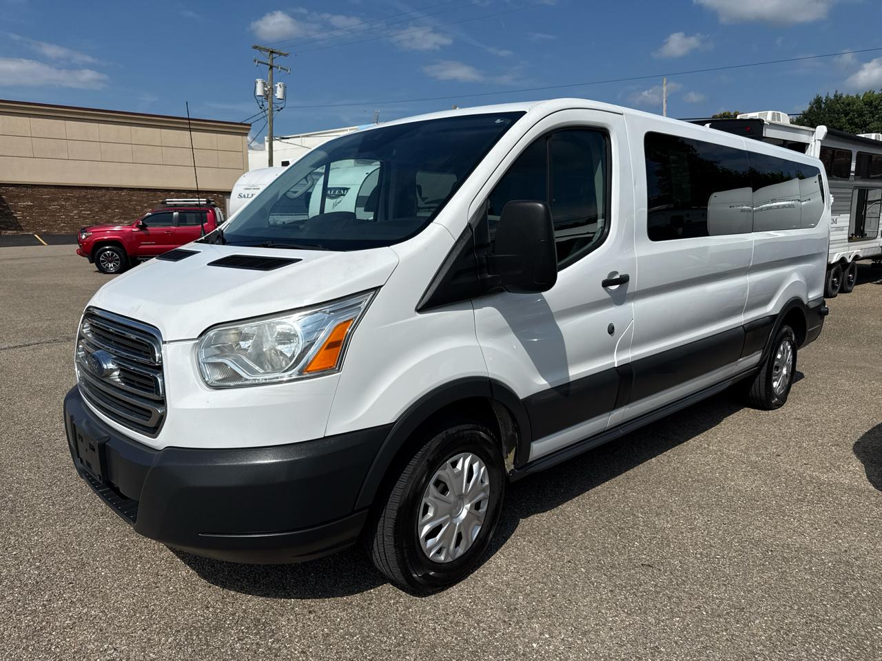 Ford Transit Wagon T-350 148" Low Roof XLT Swing-Out RH Dr 2015