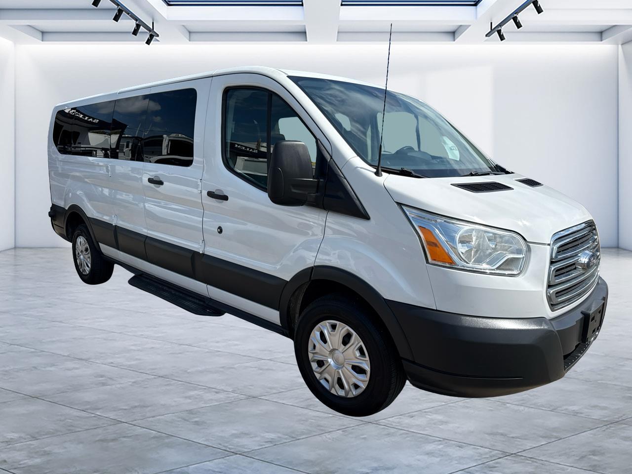 Ford Transit Wagon T-350 148" Low Roof XLT Swing-Out RH Dr 2015