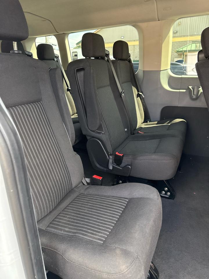 Ford Transit Wagon T-350 148" Low Roof XLT Swing-Out RH Dr 2015