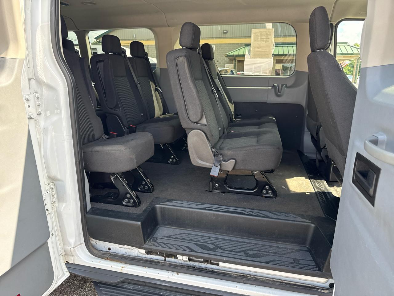 Ford Transit Wagon T-350 148" Low Roof XLT Swing-Out RH Dr 2015