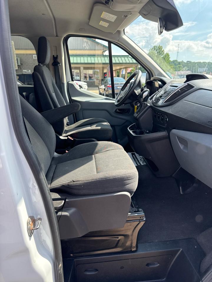 Ford Transit Wagon T-350 148" Low Roof XLT Swing-Out RH Dr 2015