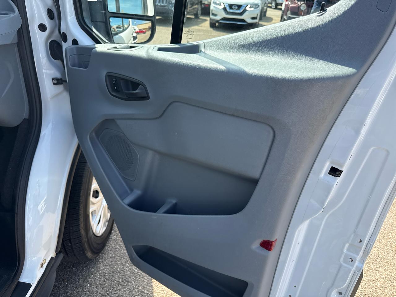 Ford Transit Wagon T-350 148" Low Roof XLT Swing-Out RH Dr 2015