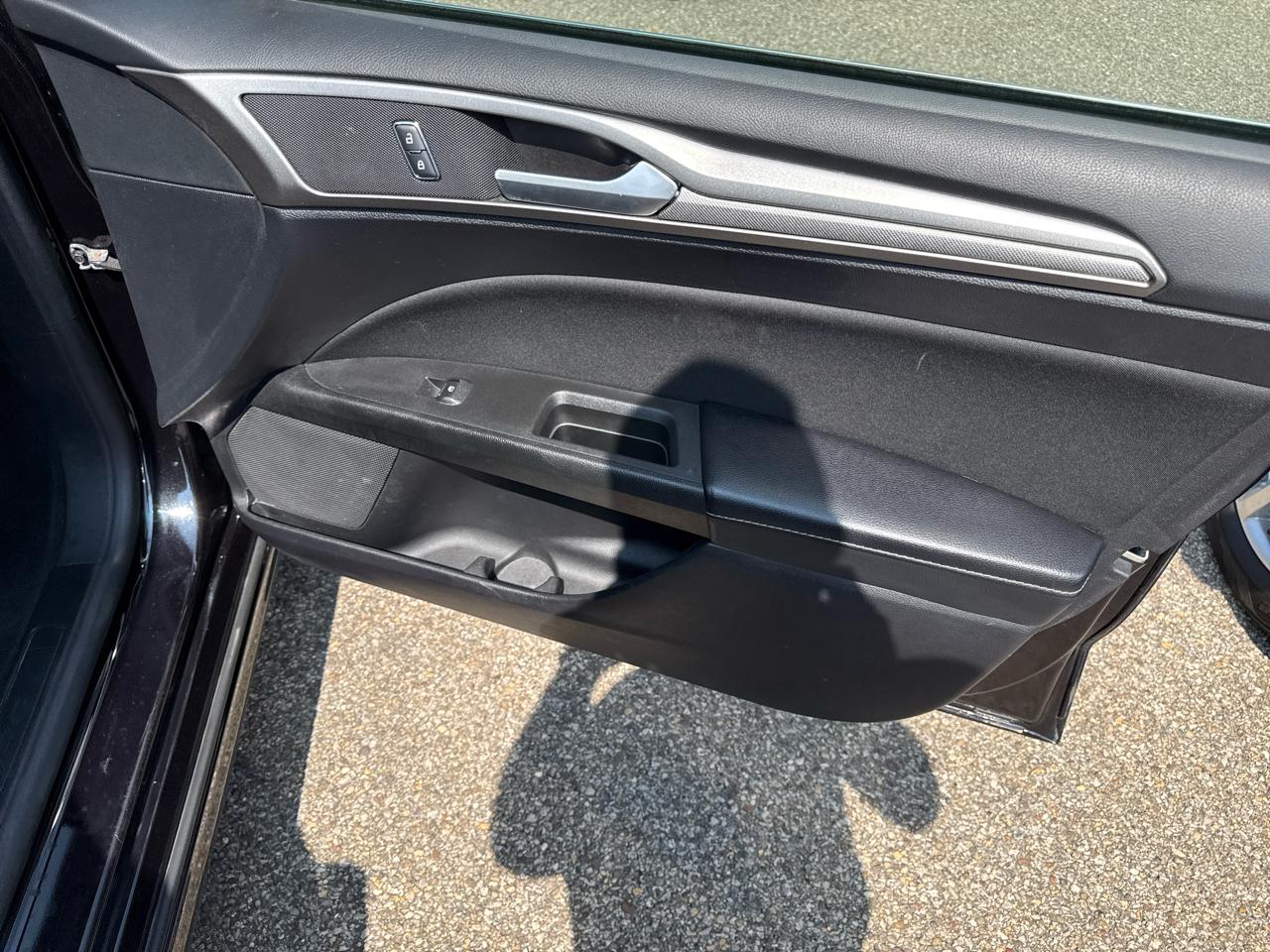 Ford Fusion Hybrid SE FWD 2019