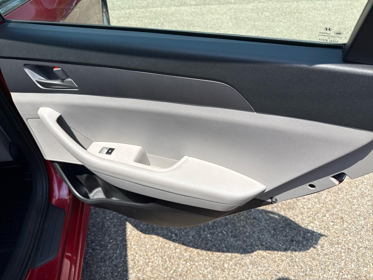 Hyundai Sonata SE 2.4L 2018