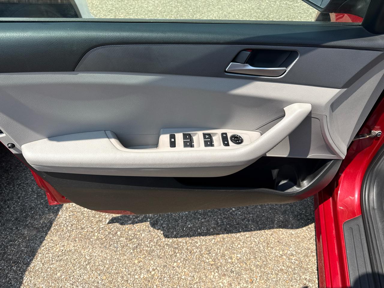 Hyundai Sonata SE 2.4L 2018