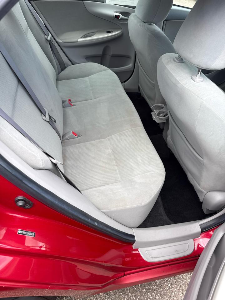Toyota Corolla 4dr Sdn Man (Natl) 2010
