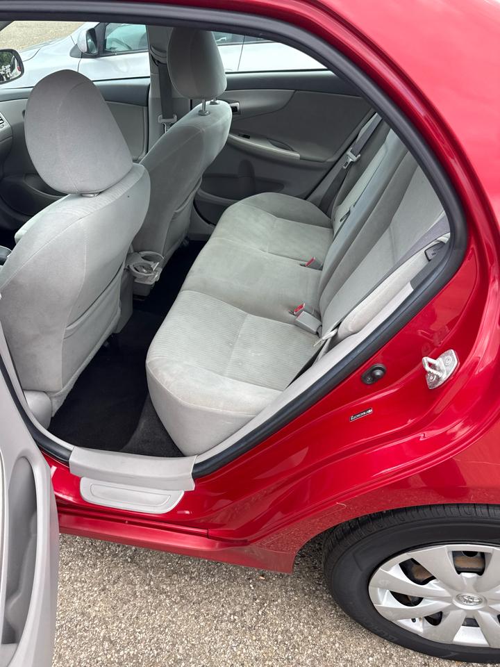 Toyota Corolla 4dr Sdn Man (Natl) 2010