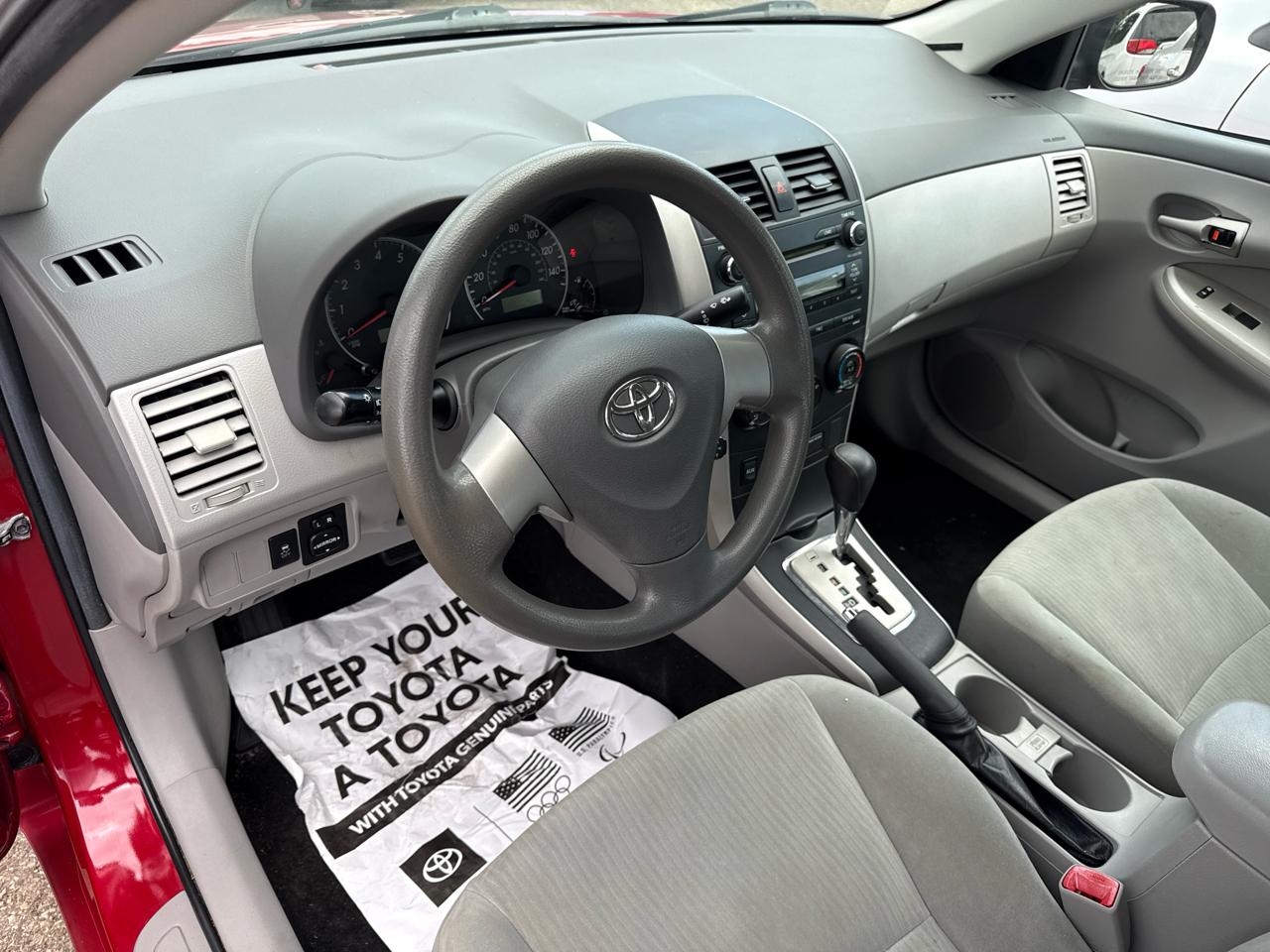 Toyota Corolla 4dr Sdn Man (Natl) 2010