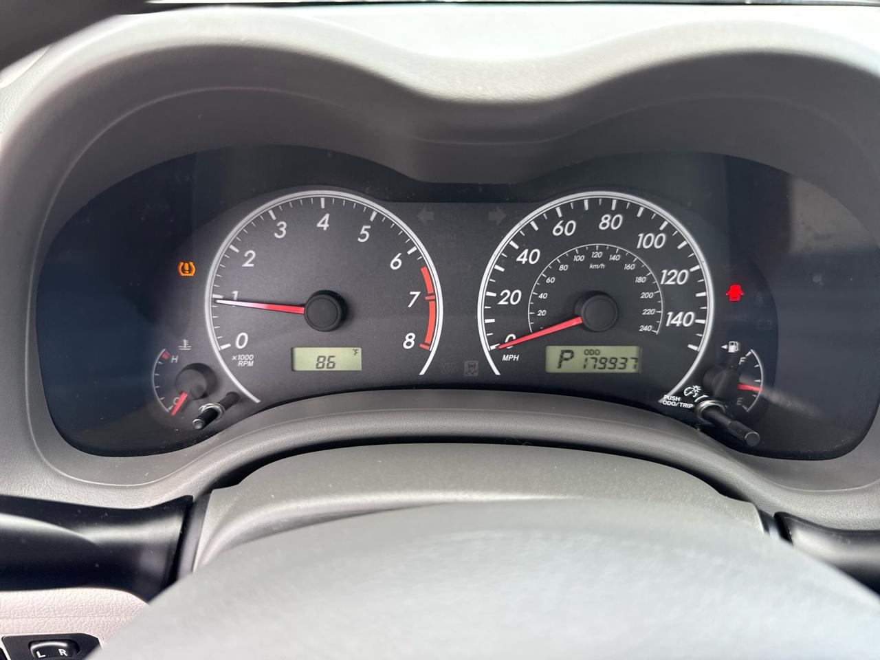 Toyota Corolla 4dr Sdn Man (Natl) 2010