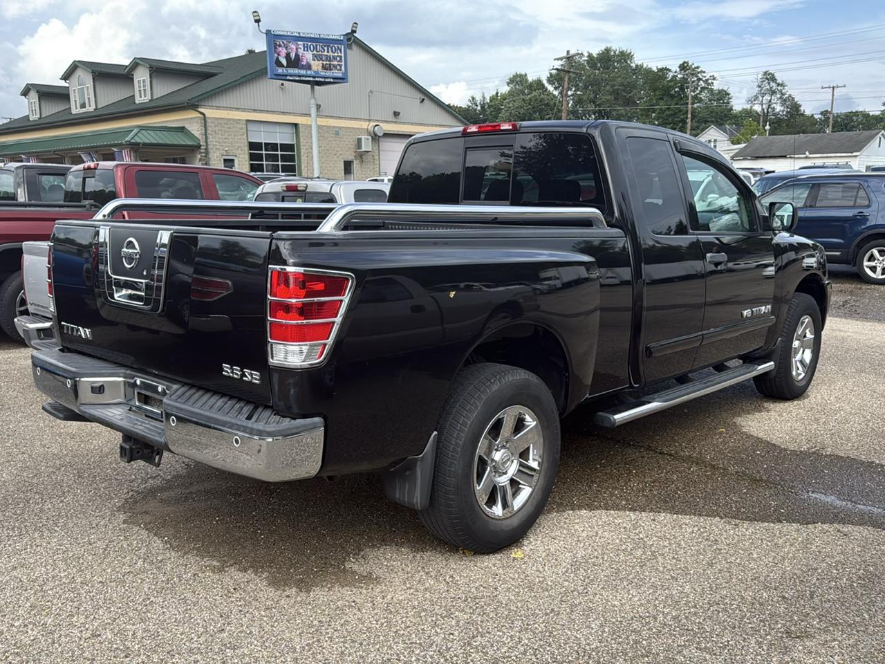 Nissan Titan 4WD King Cab SWB SE 2010