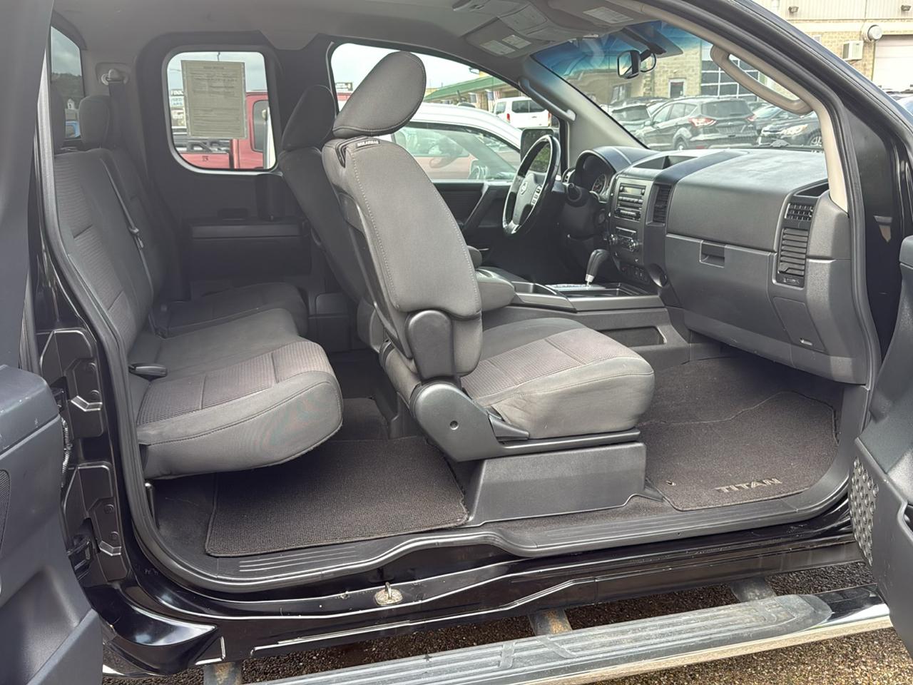 Nissan Titan 4WD King Cab SWB SE 2010