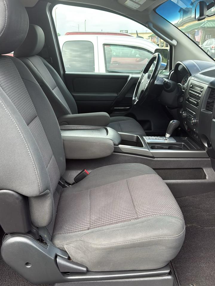 Nissan Titan 4WD King Cab SWB SE 2010