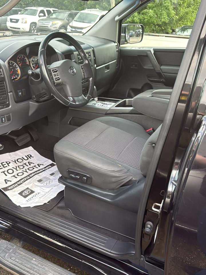 Nissan Titan 4WD King Cab SWB SE 2010