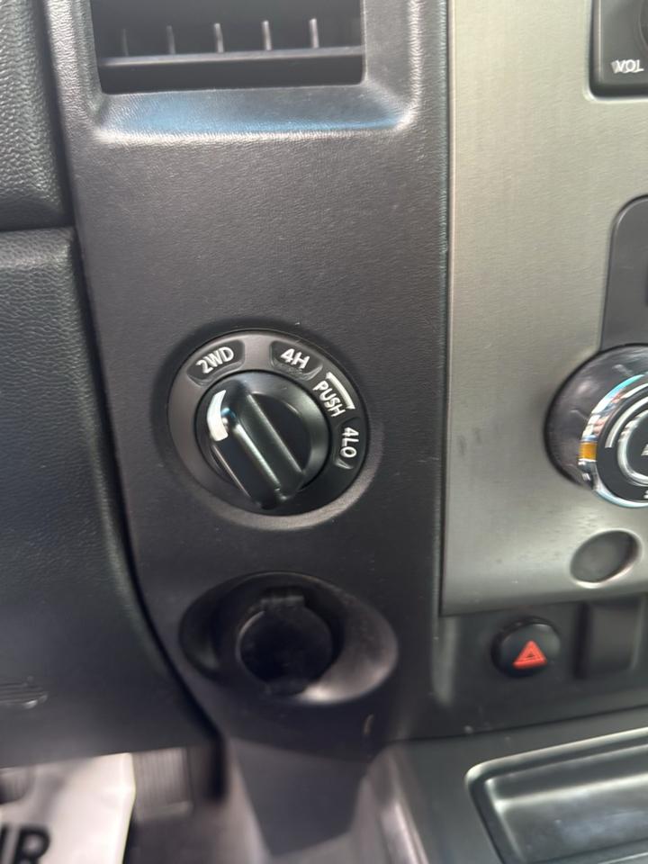 Nissan Titan 4WD King Cab SWB SE 2010
