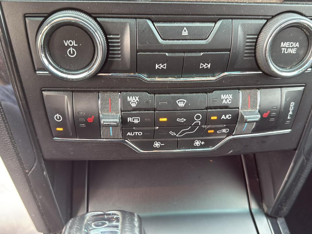 Ford Explorer 4WD 4dr XLT 2016