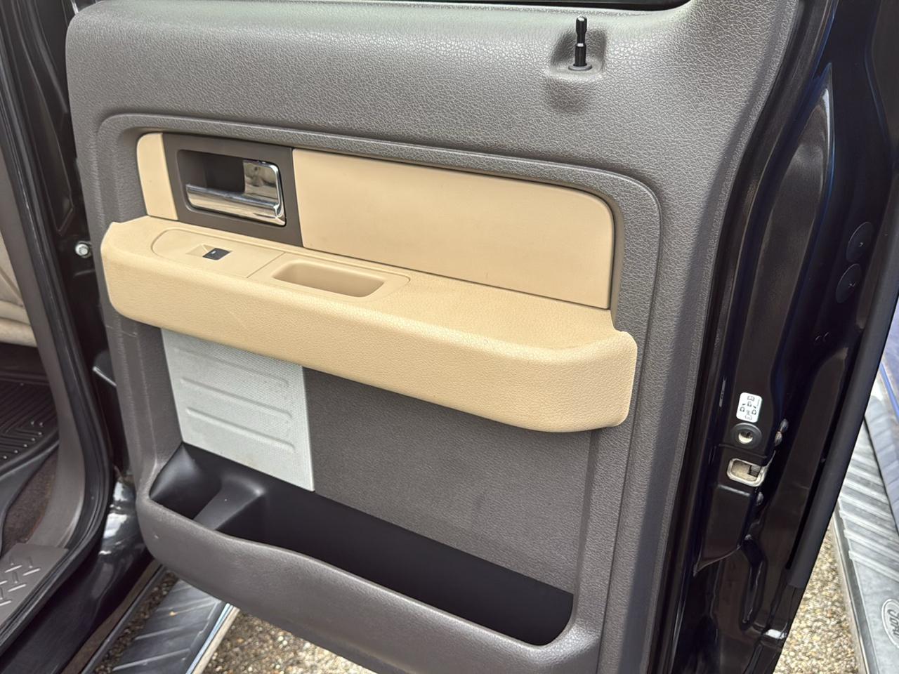 Ford F-150 4WD SuperCrew 145" Platinum 2012