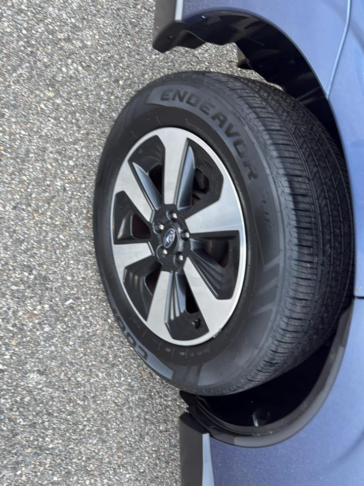 Subaru Forester 2.5i Limited CVT 2017